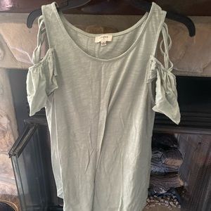 Umgee - Medium - sage green top - $10.00